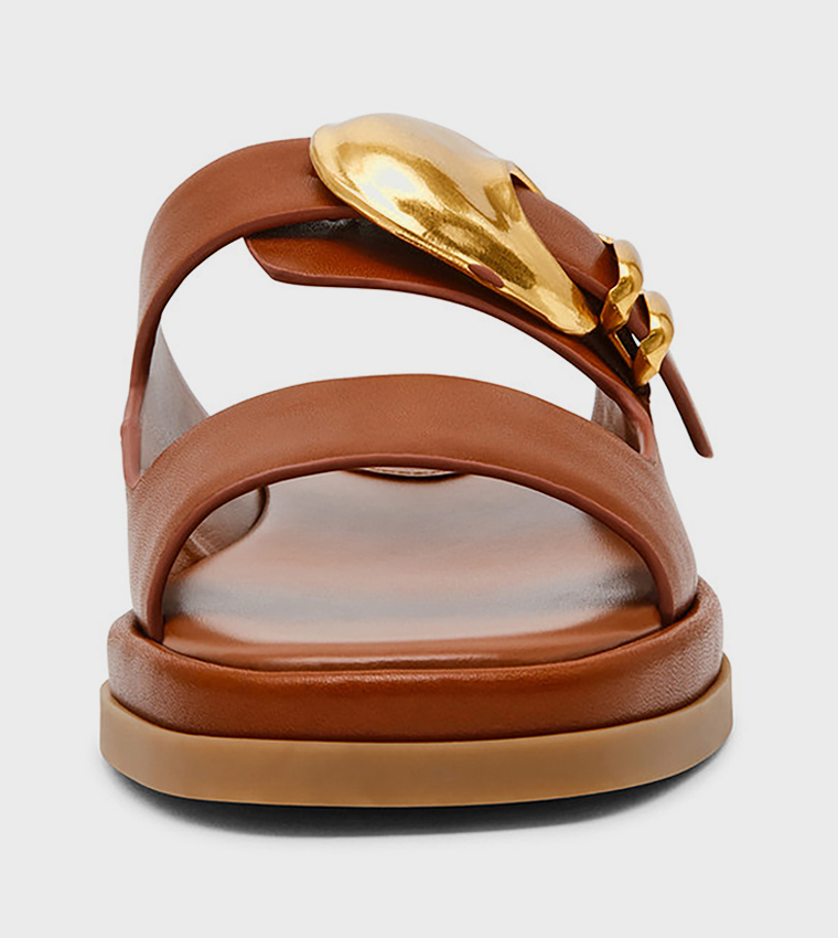 صندل بلاتفورم بإكسسوار معدني 