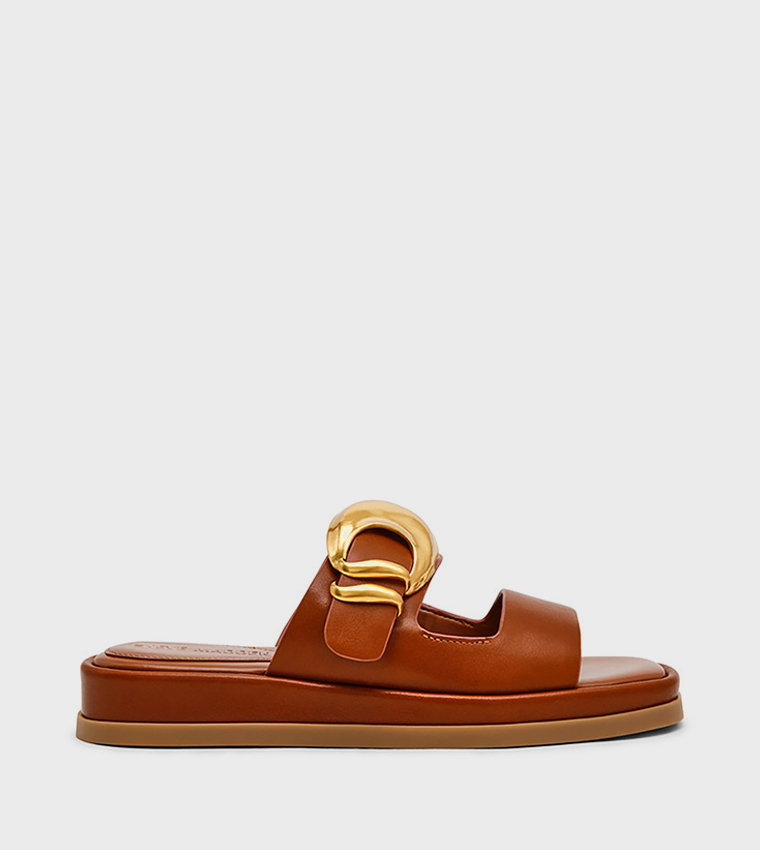 صندل بلاتفورم بإكسسوار معدني 