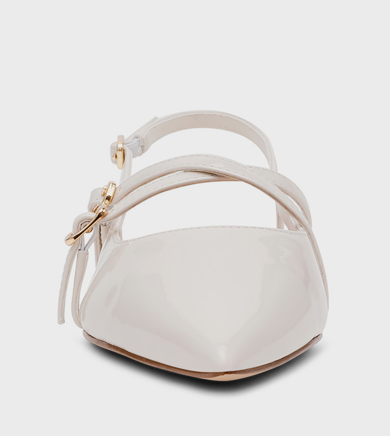 حذاء فلات بمقدمة مدببة