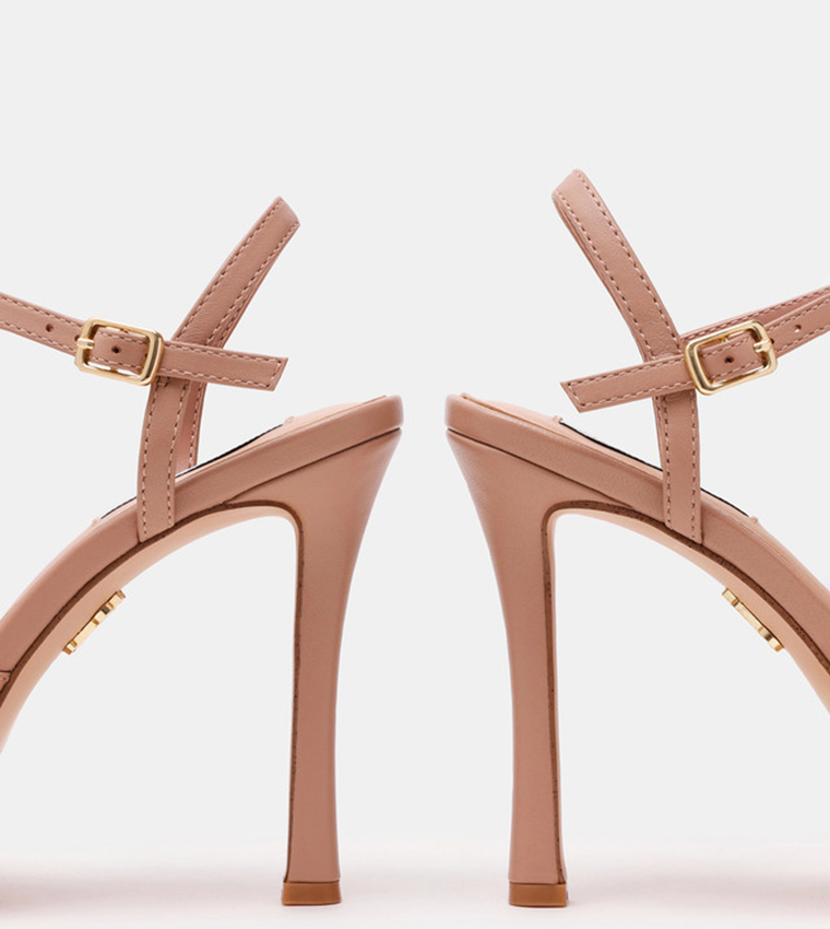 حذاء كعب بحزام كاحل 