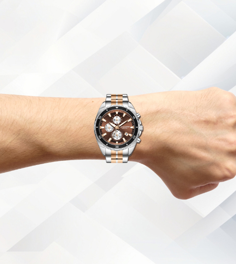 ساعة متعددة الوظائف بخلفية بنية داكنة