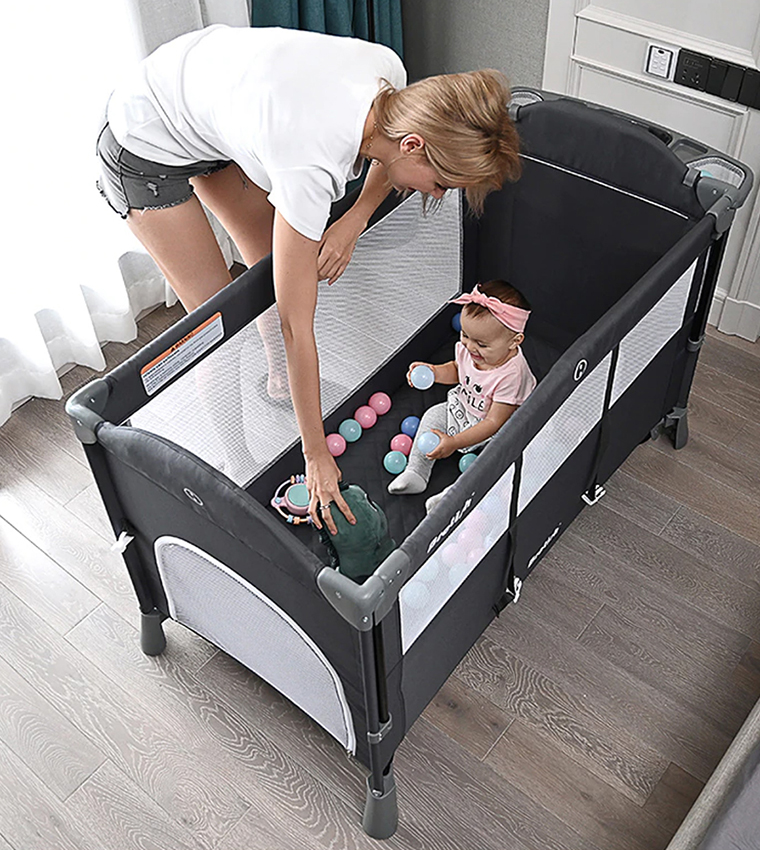 4 in 1 Baby Bedside Co-Sleeper Bassinet and Playpen with Rocker