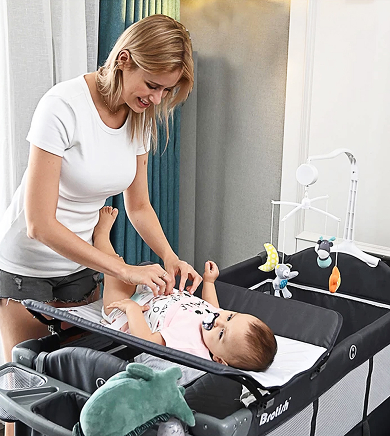 4 in 1 Baby Bedside Co-Sleeper Bassinet and Playpen with Rocker