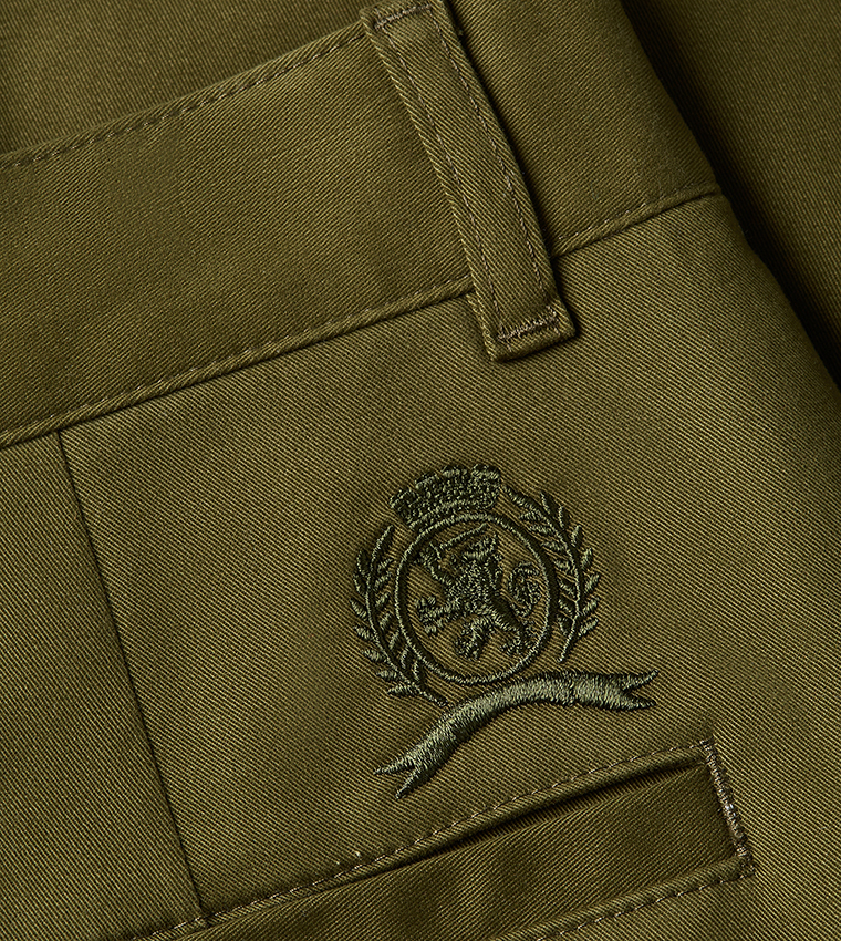 بنطال تشينو سادة بأزرار 