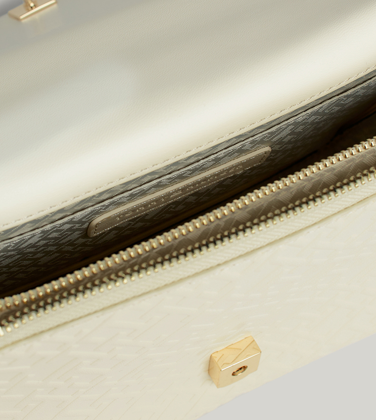 حقيبة كروس بادي بشعار بارز