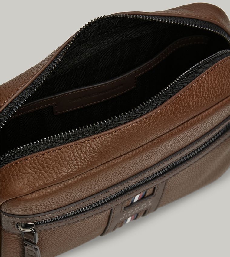 حقيبة كاميرا بشعار