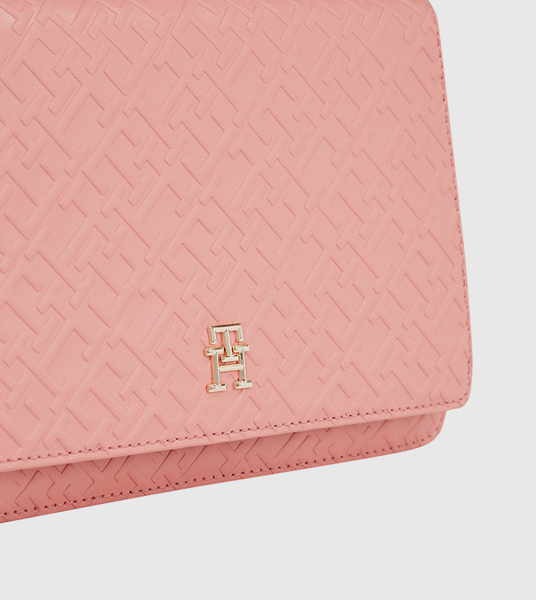 حقيبة كروس بادي بشعار بارز