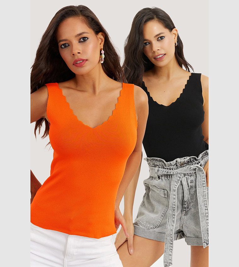 Ribbed Sleeveless Knitted Top