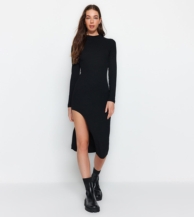 Buy Trendyol Solid Long Sleeves Slit Dress In Black | 6thStreet Bahrain
