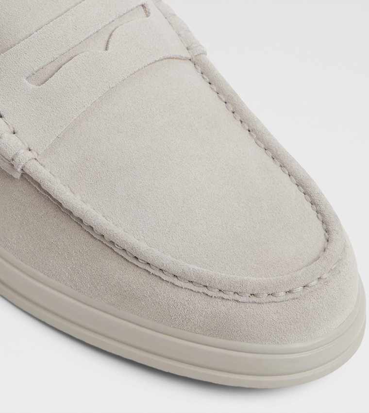 TUCKER Textured Loafers