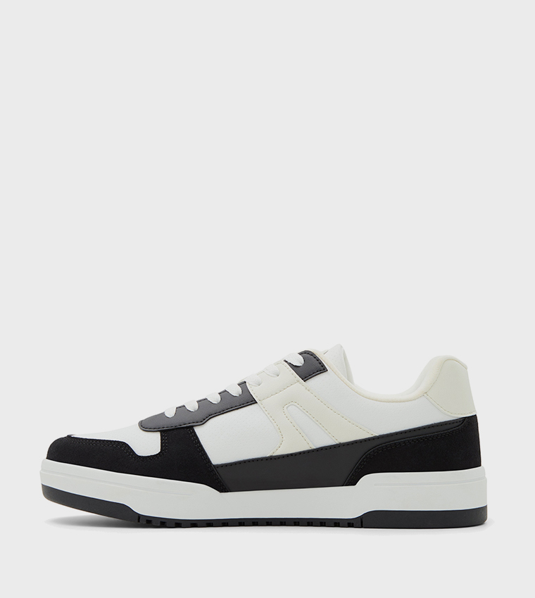 VALLELY Lace-Up Sneakers