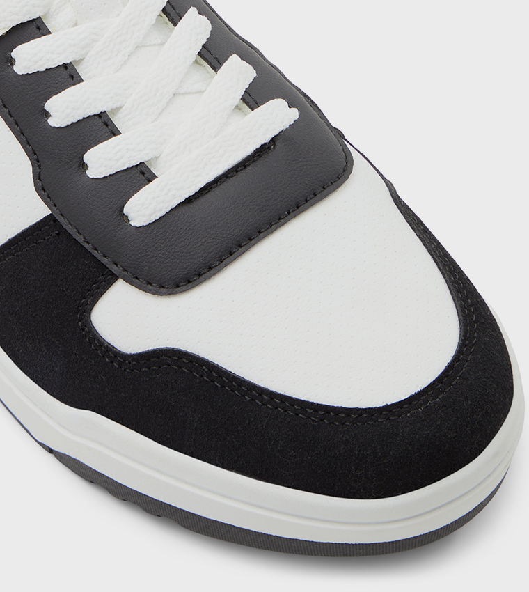 VALLELY Lace-Up Sneakers