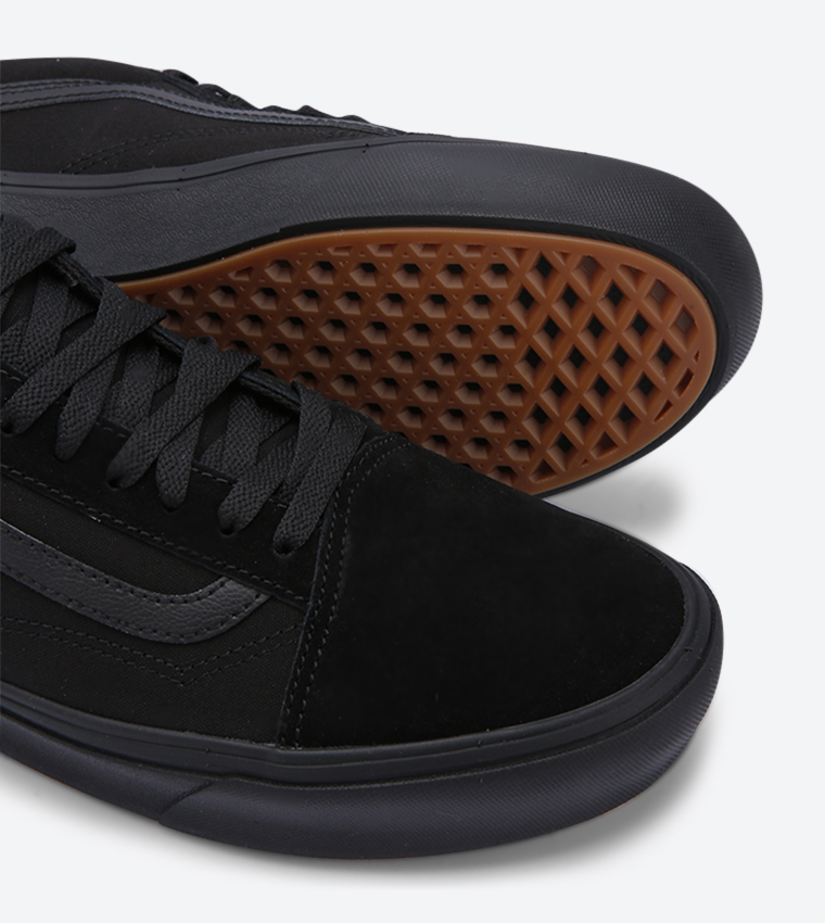 Ua Comfycush Old Skool Lace Up Closure Sneakers - Black VAWMAVND