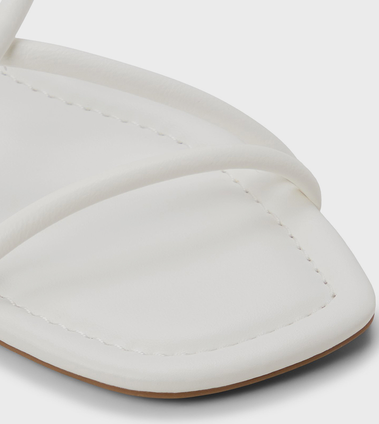 صندل فلات بمقدمة مفتوحة 