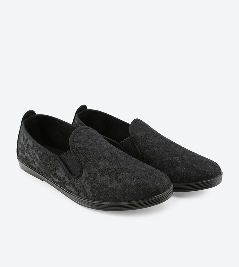 Vitoria Slip-Ons - Black