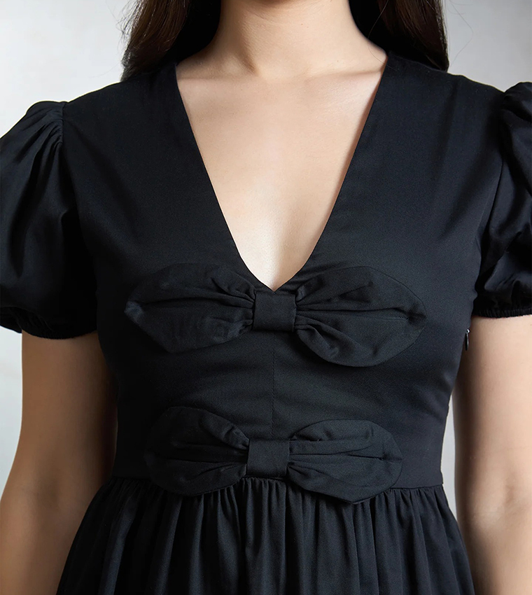 فستان قصير بأكمام قصيرة