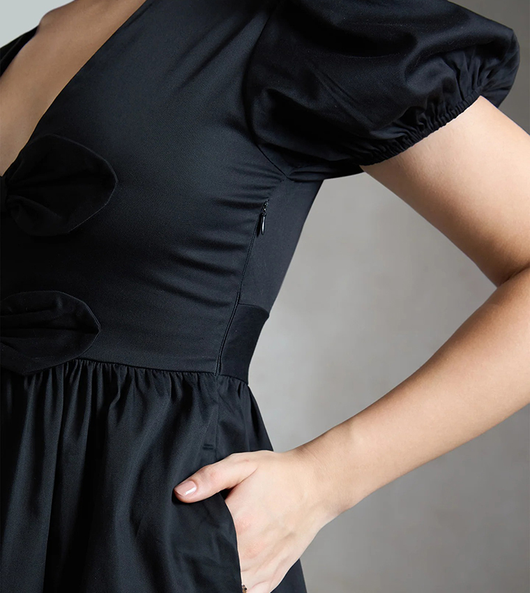 فستان قصير بأكمام قصيرة