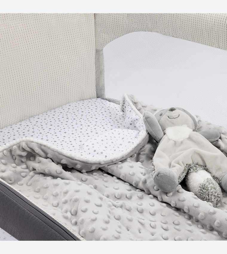 Bassinet comforter shop