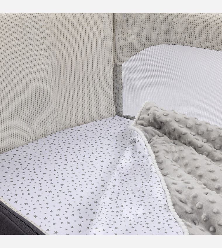 Bassinet comforter outlet set