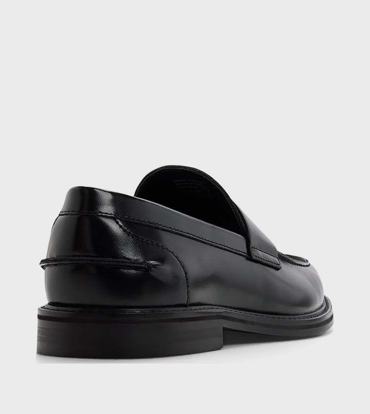 WESTLAKE Solid Loafers