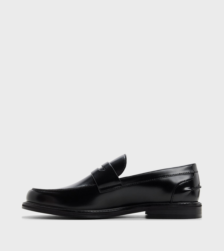 WESTLAKE Solid Loafers