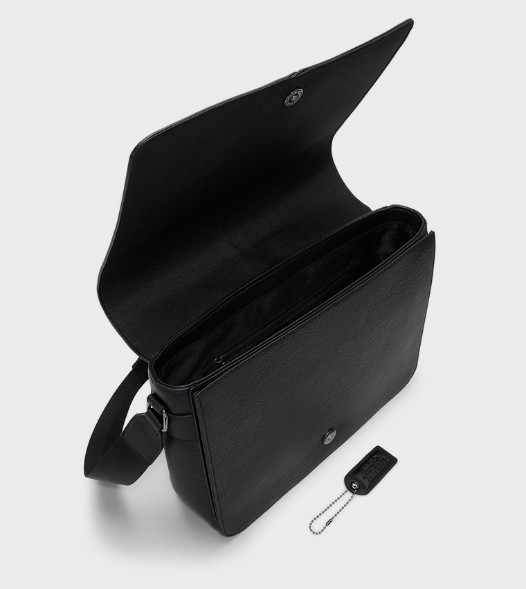 WIGOAND Logo Detail Messenger Bag