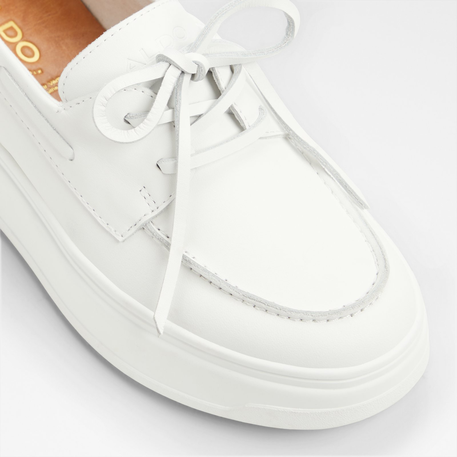 WILDBREEZE Textured Boat Shoes