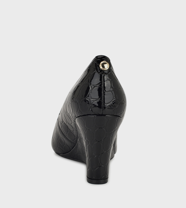 حذاء بكعب ويدج 