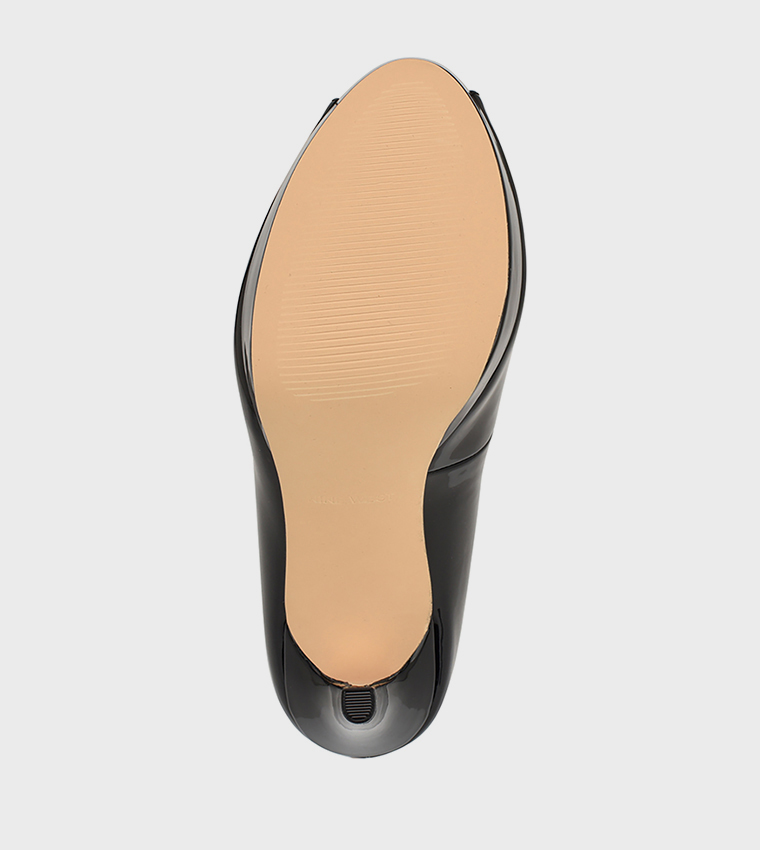 HINKO Glossy Ankle Strap Pumps