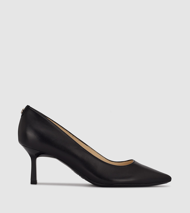 Kuna9X9 Pointed Toe Kitten Pumps