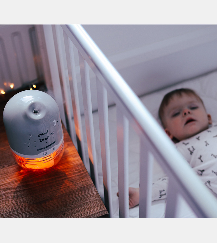 Himalayan salt lamp 2024 in baby room