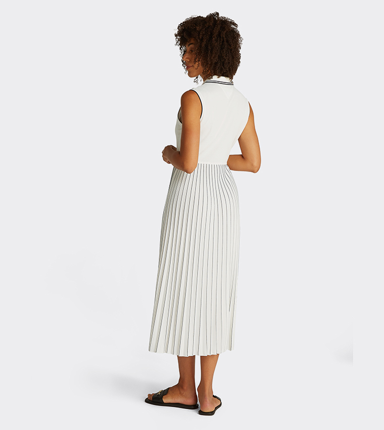 فستان بولو ميدي بكسرات وشعار 