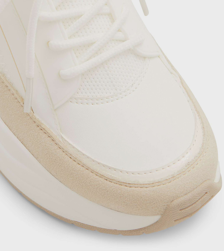 WYSTERIA Round Toe High Top Sneakers