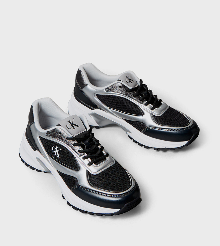 سنيكرز جري بشعار