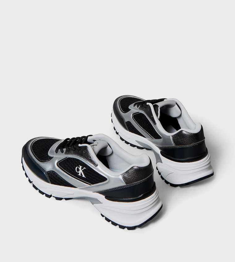 سنيكرز جري بشعار