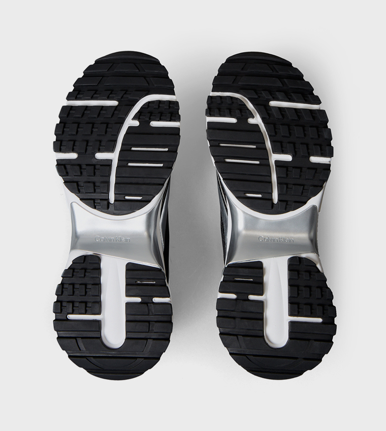 سنيكرز جري بشعار