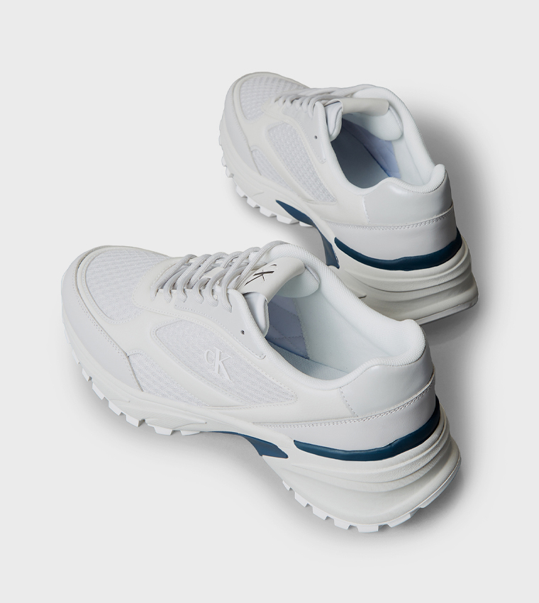 سنيكرز جري بشعار