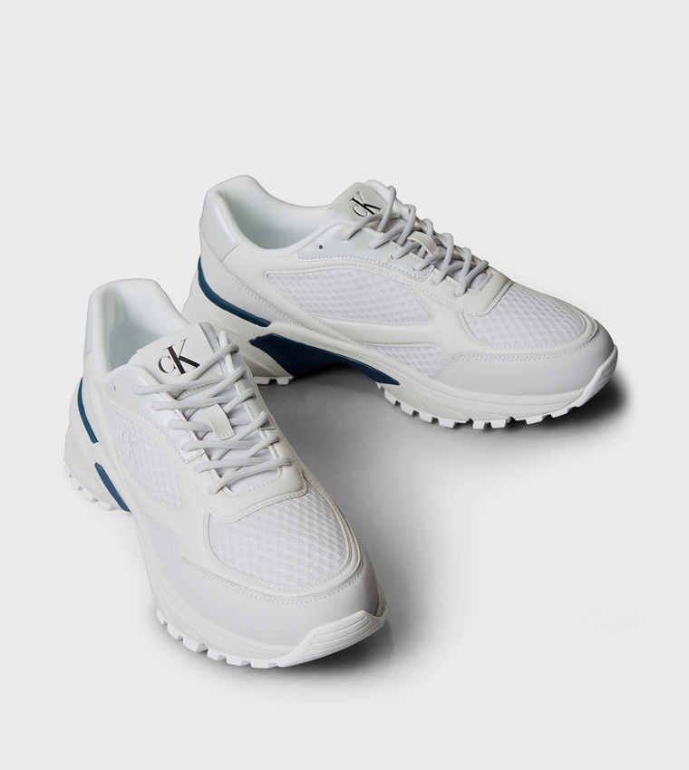 سنيكرز جري بشعار